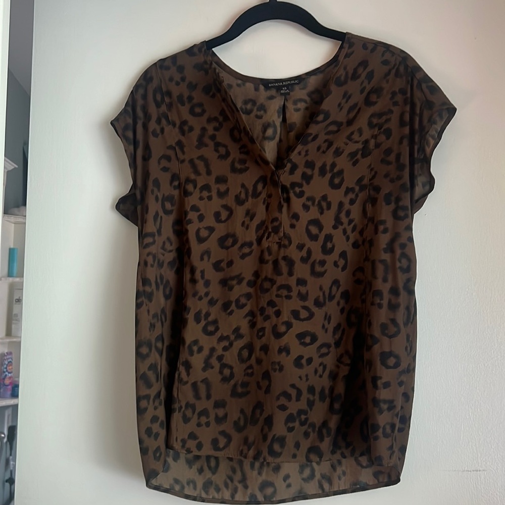 Banana Republic animal print blouse size XS